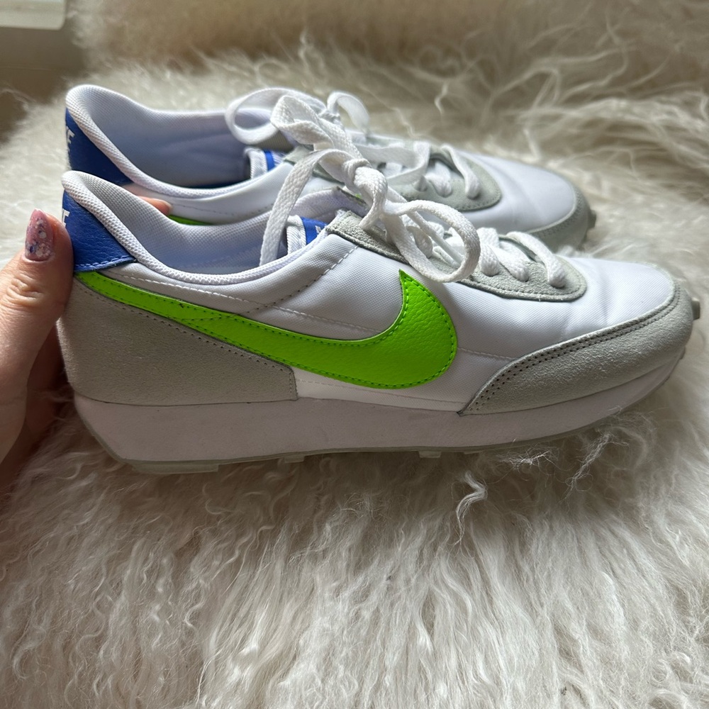 Nike day break White and electric Green Low-Top Sneakers with Cushioned Sole